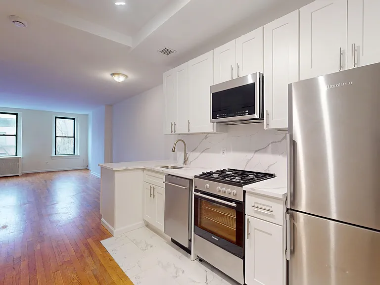 1612 York Ave #5B — Photo 2