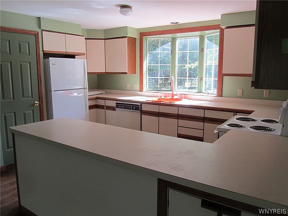 3rd image of 1028 E Main St