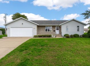 506 3rd Ave, Newhall, IA 52315