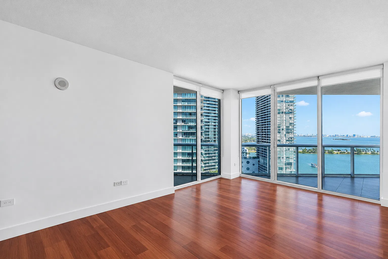 1 bed, 1.5 bath, 828 sqft, $3,100 — Photo 1