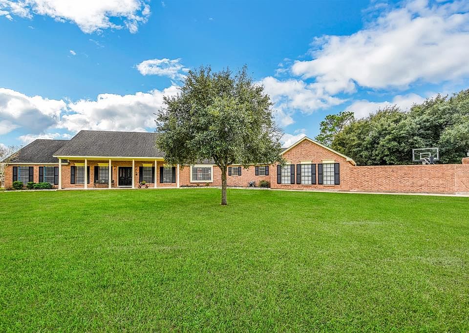 1st image of 26607 Willow Ln