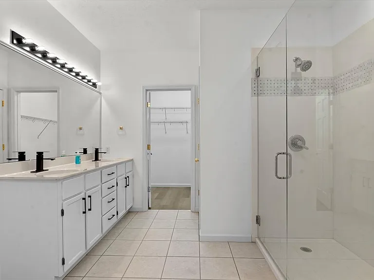 114 Heatherstone Dr #1 — Photo 28