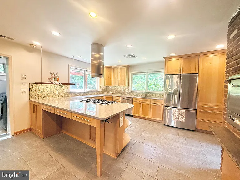 6819 Selkirk Dr — Photo 57