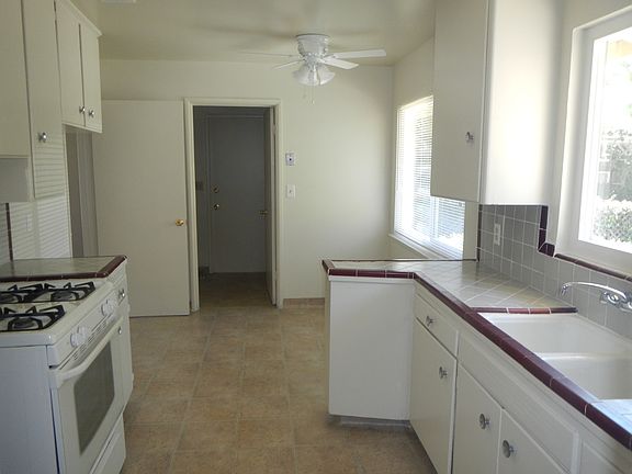 kitchen, breakfast & laundry