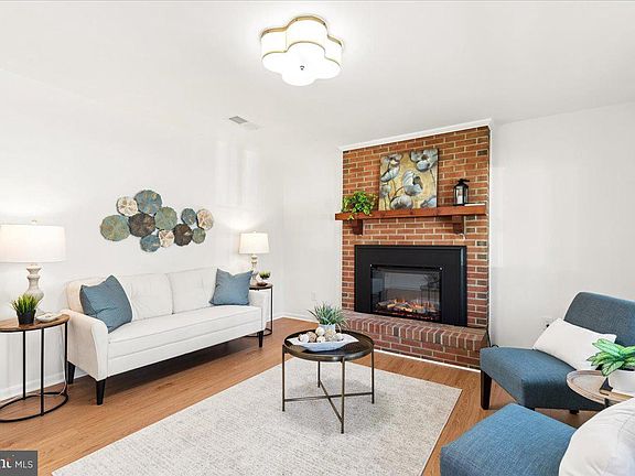 3rd image of 723 207th St