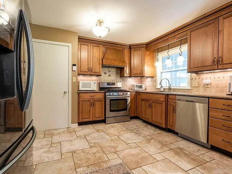 1735 Cedarcroft Dr — Photo 22