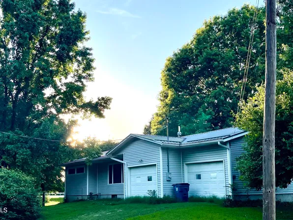 105 W Tennessee St, Chamois, MO 65024