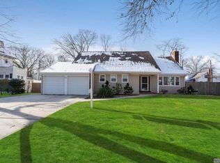 439 Powells Ln, Westbury, NY 11590