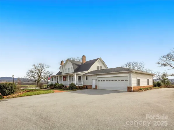 455 Nesbitt Dr, Mills River, NC 28759