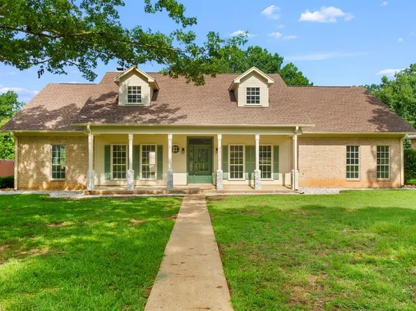 2211 Melissa Dr, Palestine, TX 75803