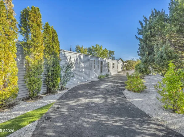 4660 W Leonesio Dr, Sun Valley, NV 89433