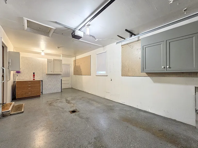 2 Colonial Ave — Photo 21