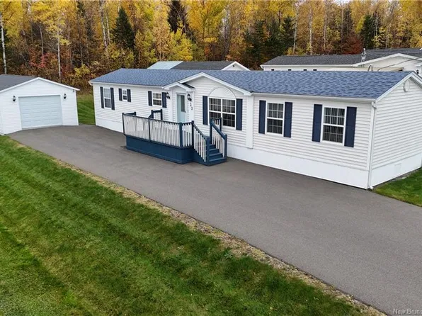 33 Kate St, Grand Falls, NB E3Z 0A9
