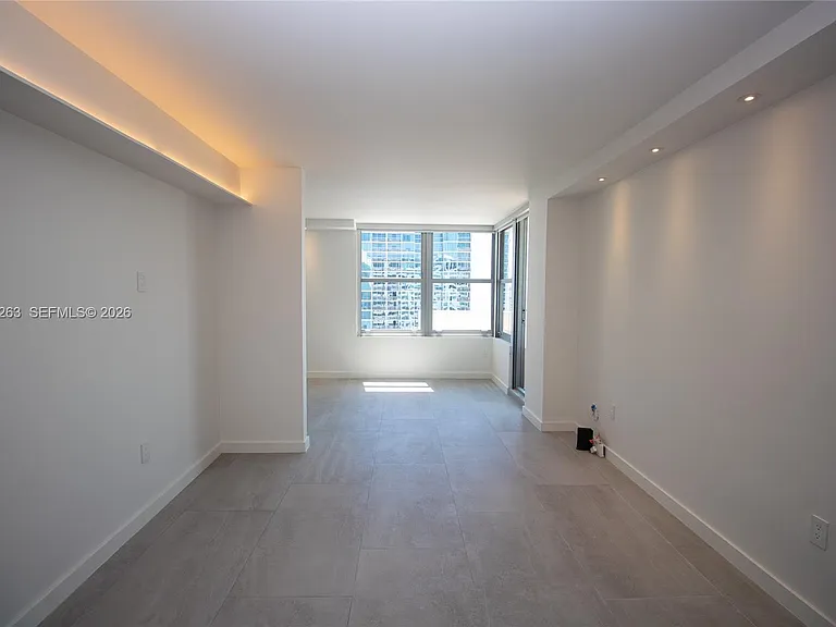 2899 Collins Ave #1422 — Photo 8