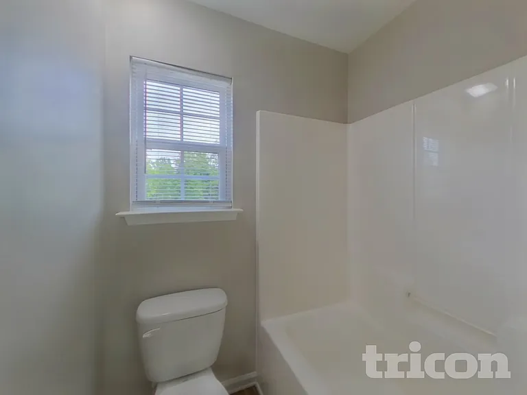 2092 Roscommon Dr — Photo 19