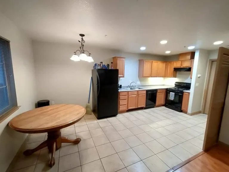 819 H St #14 — Photo 10