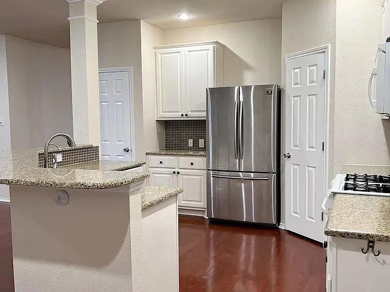 1321 Holmes Ln — Photo 7