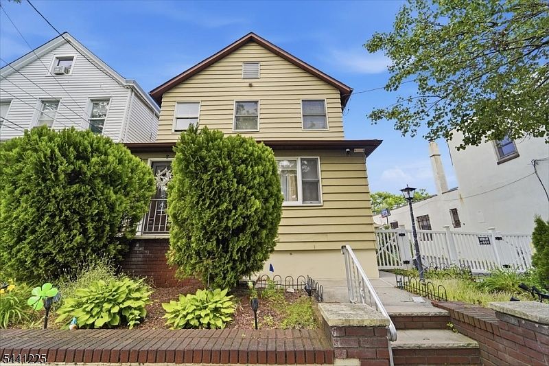 1st image of 30 Getty Ave