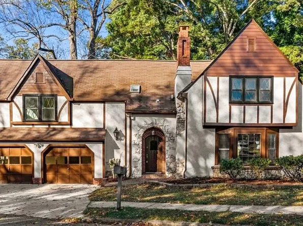 210 Oakwood Dr, Thomasville, NC 27360