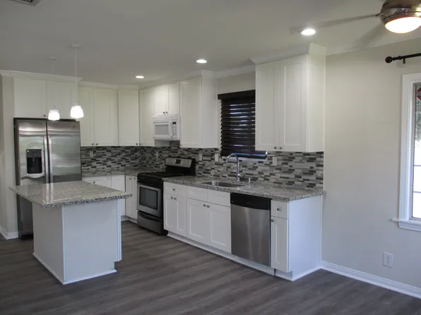 17630 Cantara St, Northridge, CA 91325