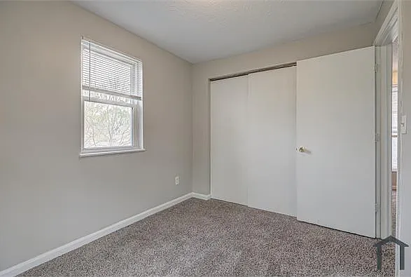 1915 Woodlawn Ave — Photo 19