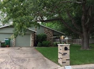 702 Drake Ln, Taylor, TX 76574