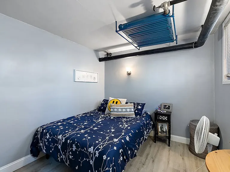 405 E 6th St #6 — Photo 10