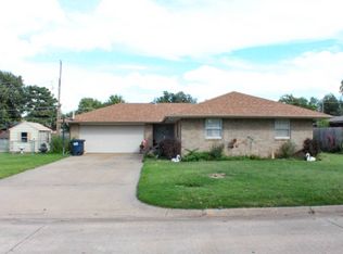 209 S Hoover St, Enid, OK 73703