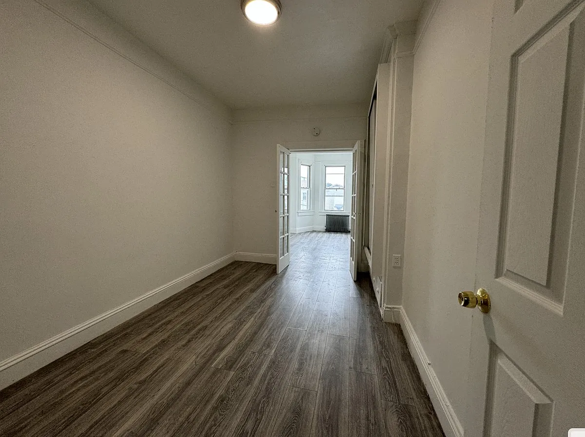 2 bed, 800 sqft, $2,000 — Photo 3