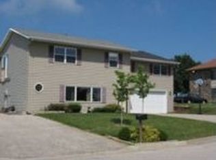 15 Grandview Dr NW, Altura, MN 55910