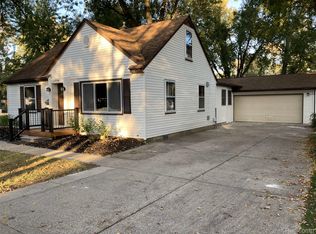 23096 Hawthorne St, Farmington, MI 48336