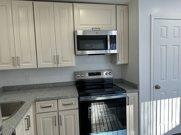 4th image of 28530 Grayling Ave