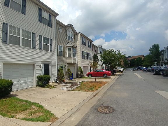 Exterior Neighborhood (street photo)