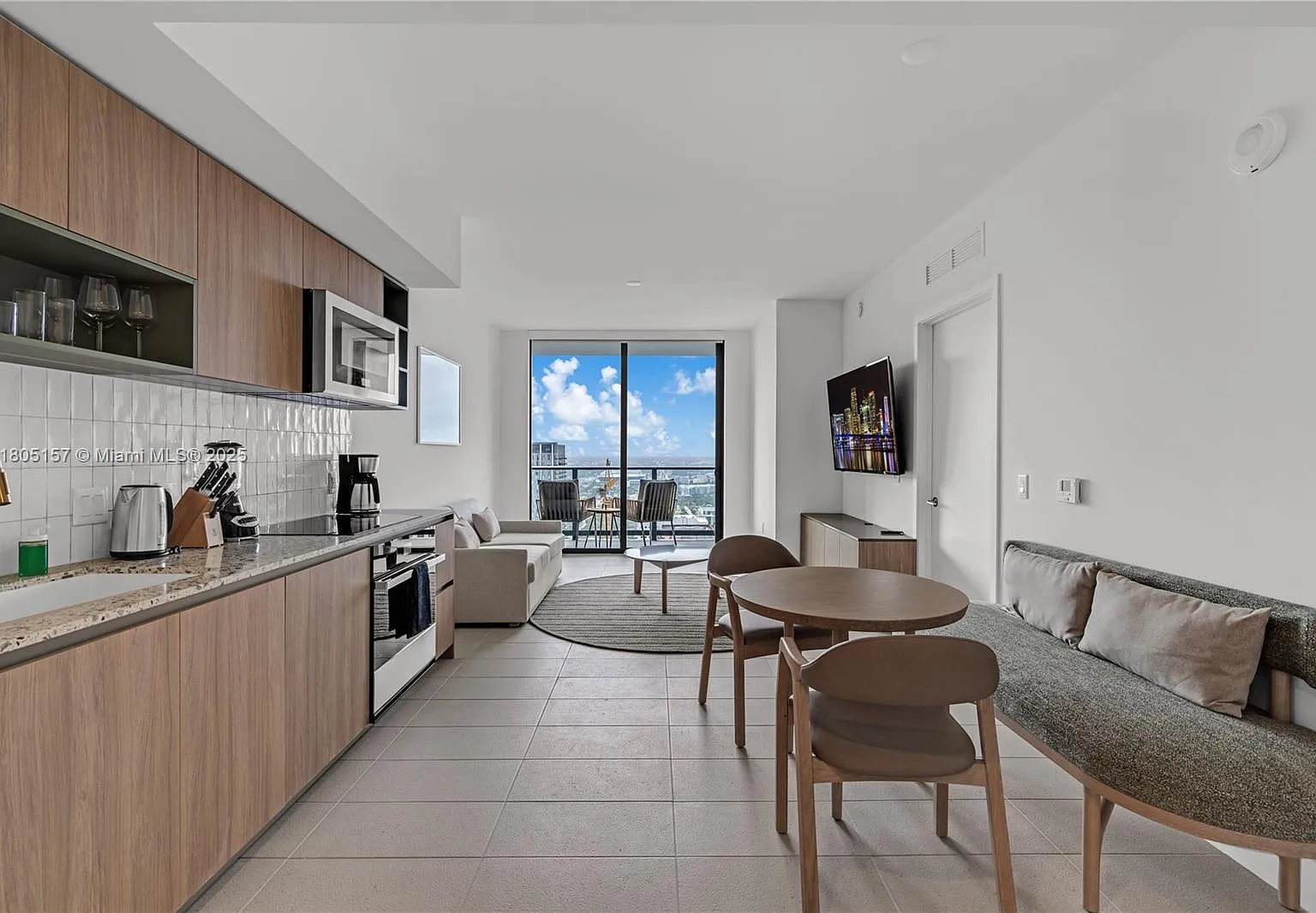 1 bed, 1.0 bath, 588 sqft, $3,500 — Photo 2