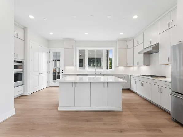 6210 Crosswind Dr, North Bethesda, MD 20852