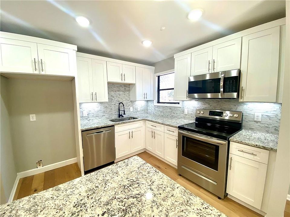1st image of 723 Somerset Ct SE