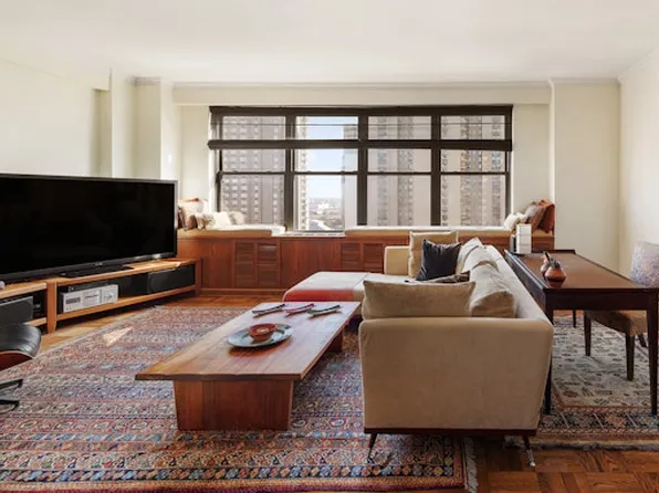 399 East 72nd Street image 1 of 6