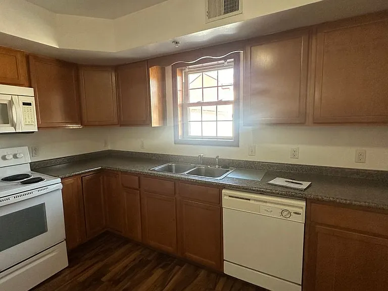 Beautiful Apartment Near Campus — Photo 15