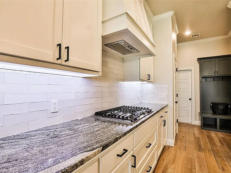 9301 SW 44th Ter — Photo 9