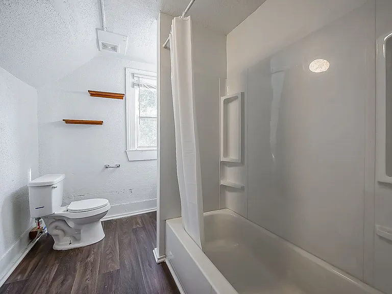 312 Ballard St — Photo 16