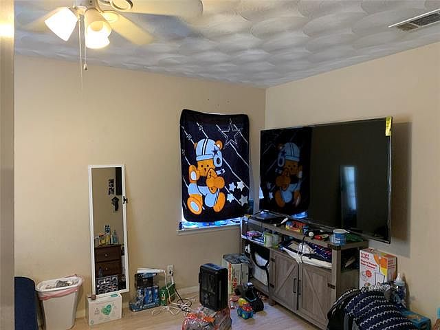 1st image of 202 Gardenia Cir