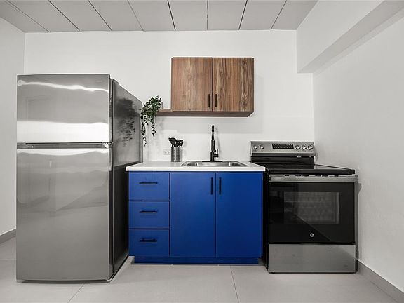 3rd image of 609 Condado #502