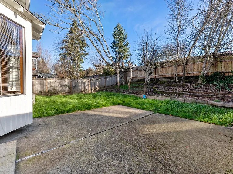 7050 SW 174th Ave — Photo 31