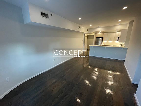 2nd image of 1408 Beacon St #4CP