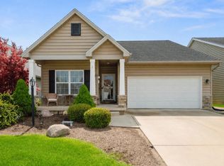 8123 Sunset Ln, Sylvania, OH 43560