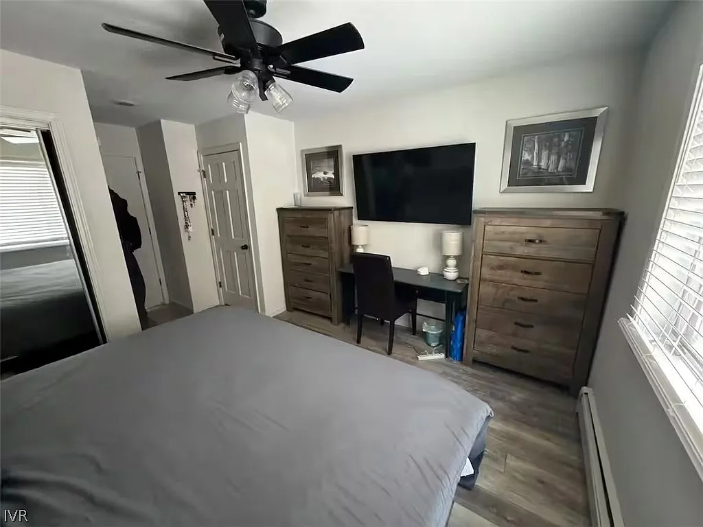 2 bed, 2.0 bath, 1089 sqft, $3,700 — Photo 3