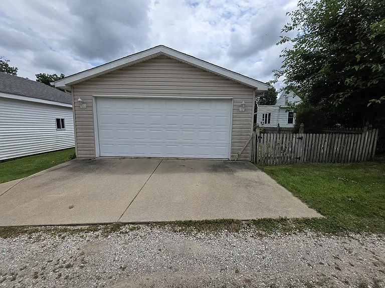 217 Shalley Dr — Photo 6