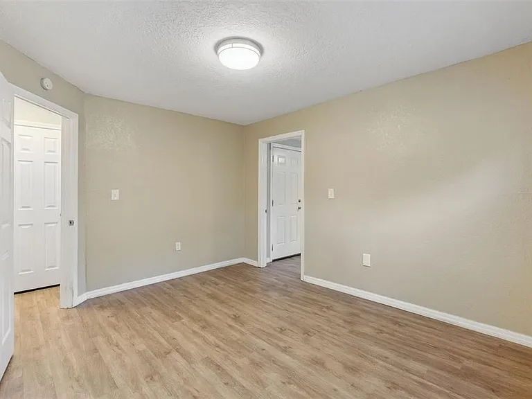 5000 Huppel Ave — Photo 10