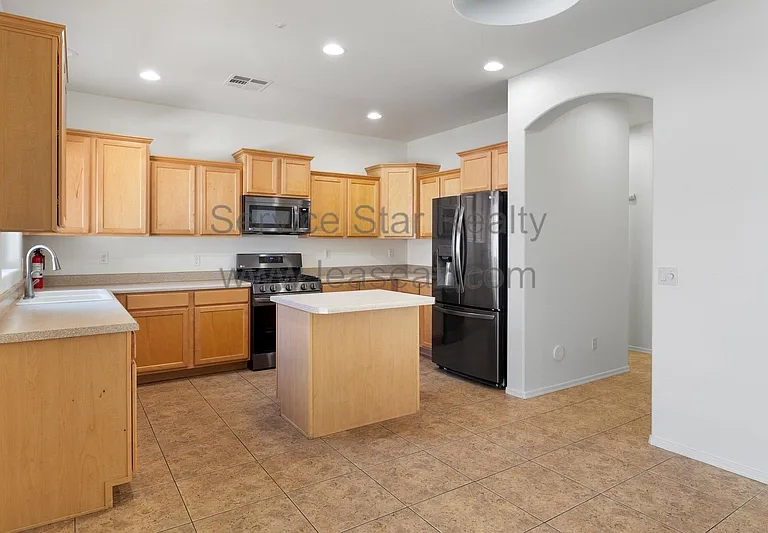 1554 E Elgin St — Photo 6
