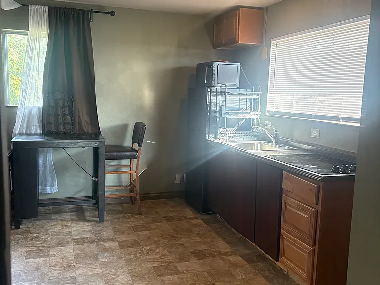 1402 Canterbury Dr #B — Photo 1